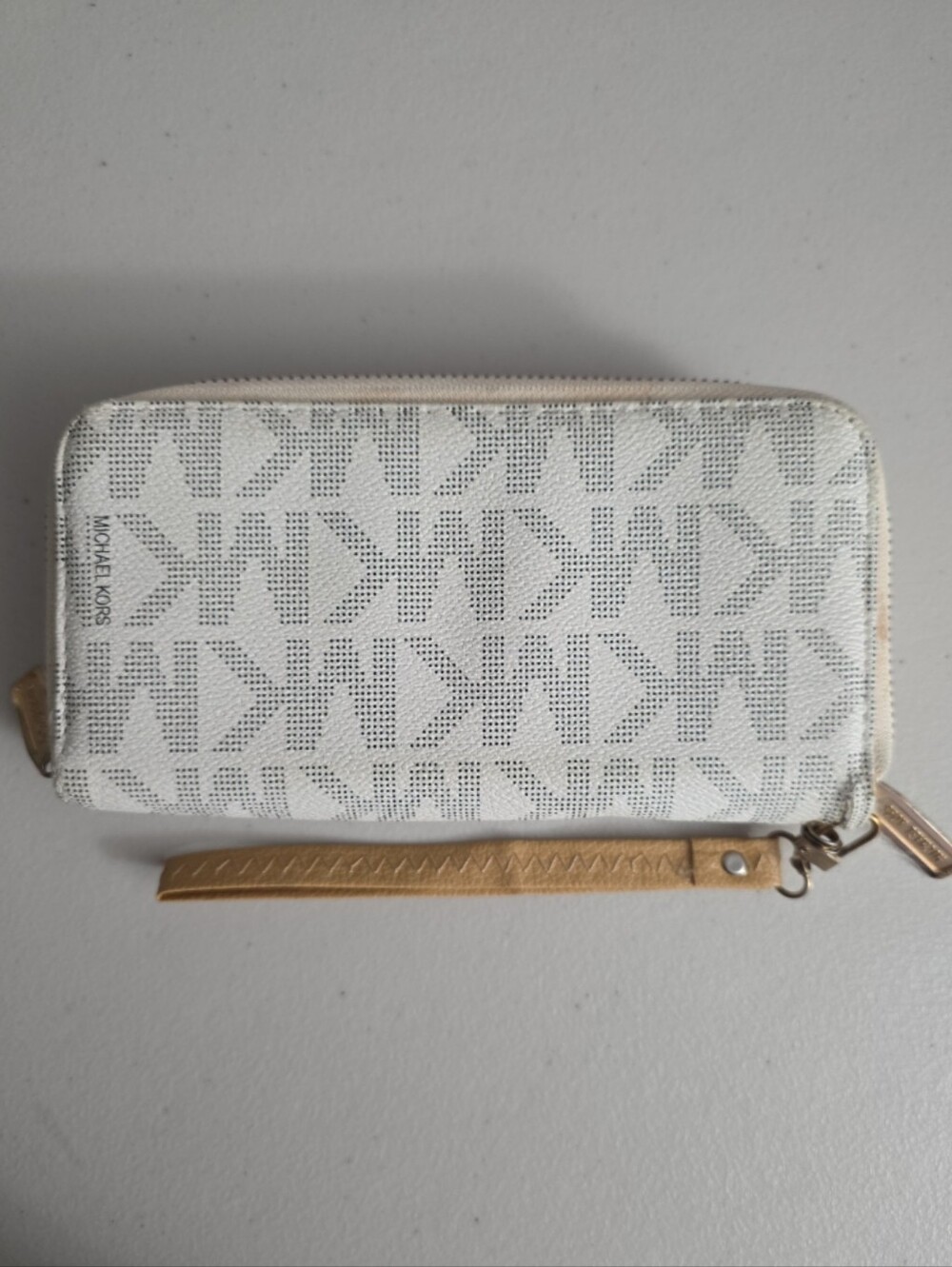 Michael Kors White Signature Zip Wallet with Tan Wristlet - Picture 2 of 7